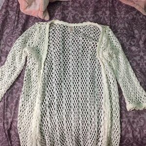 I am selling and cardigan 👍🏻